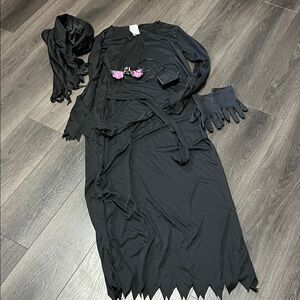 Phantom black costume with light up glasses size boys 14-16 Halloween